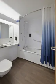 Travelodge London Ilford - Image 3