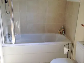 Encantadora casa vacacional apta para niños con jardín | Vistas a la playa - Image 5