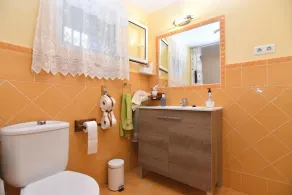 Apartment on the semi-private beach, terrace with sea views and WIFI - Image 2