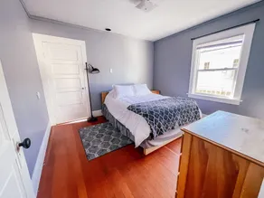 Downtown Two Bedroom Craftsman Home- 2 Minute Walk to the Plaza - Image 4