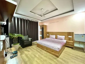 5 BHK entire floor best for parties - Image 3