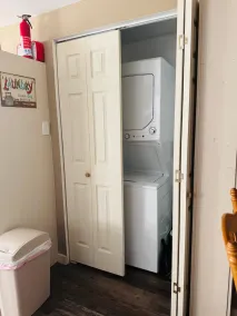 Clean, comfy and cute farmhouse between Joplin and Neosho, easy access to I-49. - Image 2