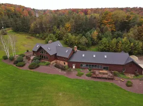 Lodge w/ INDOOR PRIVATE HEATED POOL + Hot Tub + Fire Pit + Pond, on 19 acres - Image 5