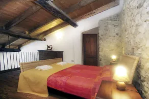 FerienWohnung in den Bergen und See in einem Altbau im mittelalterlichen Dorf I Cardi - Image 5