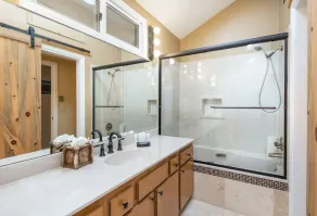 The Cedars Luxury Home At Windcliff Home - Image 3