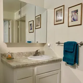 Cozy Vintage Two Bedroom Villa In Green Valley - Image 4