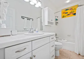 Beautiful East Beach Cottage with Pool - Image 4