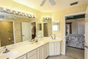 Beautiful, spacious home away from home! This 3 bed 3 bath condo has everything! - Image 4
