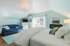 Great cottage on the lake with sunset views, king bed & steps from Point Pelee  - Image 5