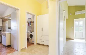 3 Bedroom Gorgeous Apartment In Muntic - Image 3
