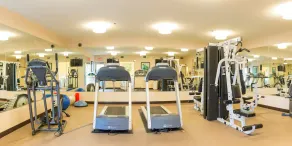 Piscine intérieure + bain à remous | Petit déjeuner gratuit + Studio entièrement équipé - Image 2