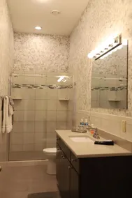 Apartment Master Suite at Cornerstone Inn - Image 2