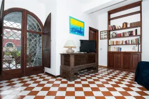 Palazzo del 500 in the heart of the historic center with hanging garden - Image 2
