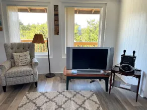 Beach Plum: Delightful beachfront cottage  perfect for couples and families. - Image 2