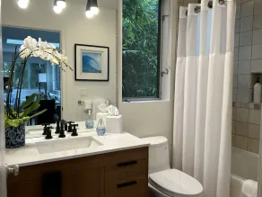 Chic Serenity in the Heart of Santa Monica - Walking Distance to the Beach - Image 2