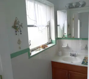 Private designer 8 room art getaway 2 Br-2Ba Full Kitchen Barbecue Patio 2min to beach - Image 5