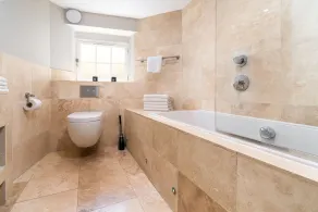 City Centre location in Bath, 5 Min. Walk to the High Street. Family friendly - Image 2