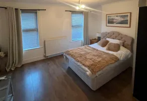 3 Bed House Sleeps 6 -Enclosed Garden-Free Parking - Image 1