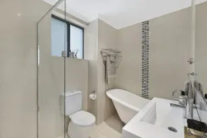 Waterfront Penthouse with heated jacuzzi and private rooftop terrace - Image 2