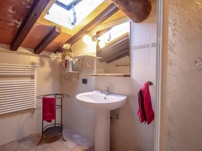 Beautiful apartment in villa with pool, WIFI, TV, terrace and pets allowed, close to San Gimignano - Image 3