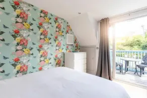 2 Bedrooms overlooking Little Petherick Creek - Image 5