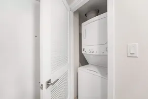 SPEKTAKULÆRE UDSIGT! Rummelig 2 Bdrm-lejlighed MODERNT design! - Image 3