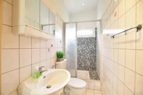 Quaint Bungalow near Insel Poel with Garden - Image 3