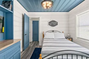 Beautiful coastal home recently renovated and ready for travelers - Image 4