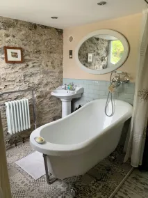 2 double-bedroomed Bijou Apartment with Enchanting Secluded Garden - Image 3