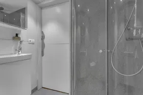 Cozy Downtown Keflavík Apartment - 5min to airport - Image 2