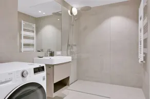 Trendy Favoriten 1BR w/ Gym & Lounge, walk to Hauptbahnhof, by Blueground - Image 4
