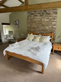 High-quality bolthole and cosy sanctuary for 2 people in a picturesque village location with WiFi. - Image 5