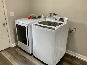 Newly Remodeled 3-Bedroom Pet Friendly Home - Image 2