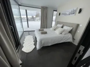 Modern apartment with lake view - Image 3
