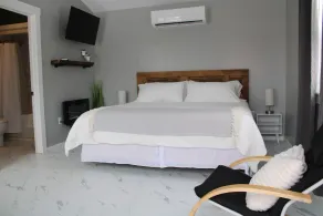 Chapel Suites - King Suite - Image 4