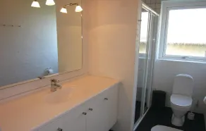 Dejlig bolig i Svaneke med køkken - Image 2