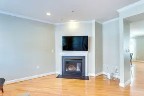 Modern 3BR Townhome | 3 Mi to Dulles & Reston TC - Image 3