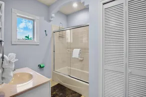 AMI Escape! King Suite, Twin Room and Ping Pong Near Holmes Beach - Image 5
