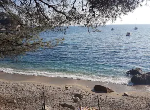 Superb Wohnung komplett mit Blick und direktem Zugang zum Meer renoviert! - Image 4