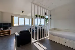 Waterfront penthouse with roof terrace and private jetty - Image 5
