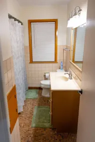 Warm spacious midsize home w/ comfort and fun - Image 4