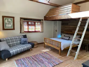 Idyllic Forest Log Cabin with Hot Tub - Image 2
