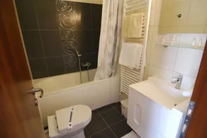 Elegante villa ***** con piscina y parrilla, bicicletas, wifi gratis - Image 4