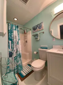 Maison rénovée, oasis privée, maison de vacances, piscine, bar Tiki à quelques pas de la plage - Image 4