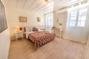 The Artist's Apartment by Konnect, Old Corfu Town - Image 4