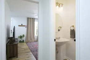 Relaxing 2 beds with 2 separate baths townhouse l Perfect for family or business - Image 3