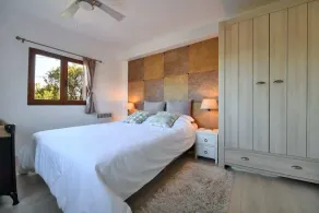 Hill-top haven with private pool and endless views - Image 4