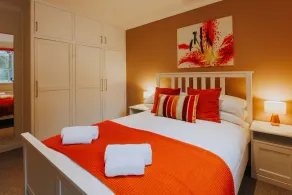 "The Garden Apartment Newquay" by Greenstay Serviced Accommodation - Beautiful 2 Bed Apartment With Parking & Garden Terrace, Dog Friendly, Close To Beaches, Shops & Restaurants - Perfect For Families, Couples, Small Groups & Business Travellers - Image 4