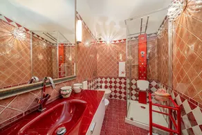 Elegant apartment with swimming pool and beautiful view of the harbor. - Image 2