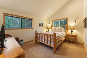 2 Quail- Elegant & Modern, 3 Min. Walk to SHARC & Passes, Hot Tub, Fireplace, Bikes - Image 5